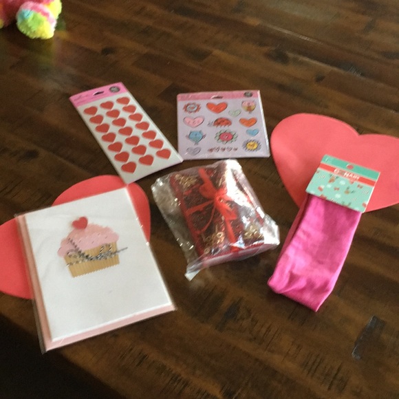 Valentines bundle with Hearts Necklace ❤️♥️❤️♥️ - Picture 4 of 16